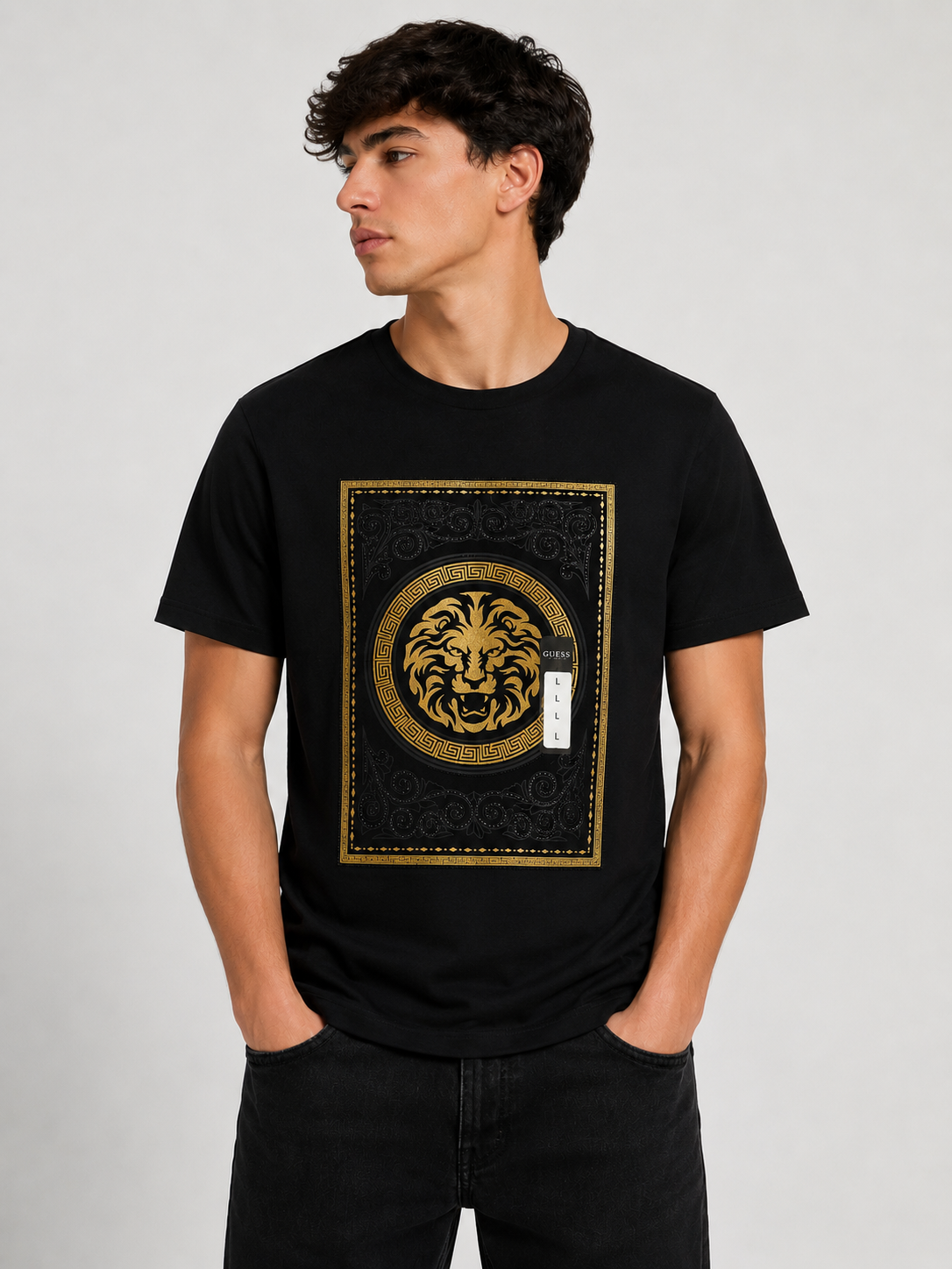 Camiseta Guess leon dorada piedras negras