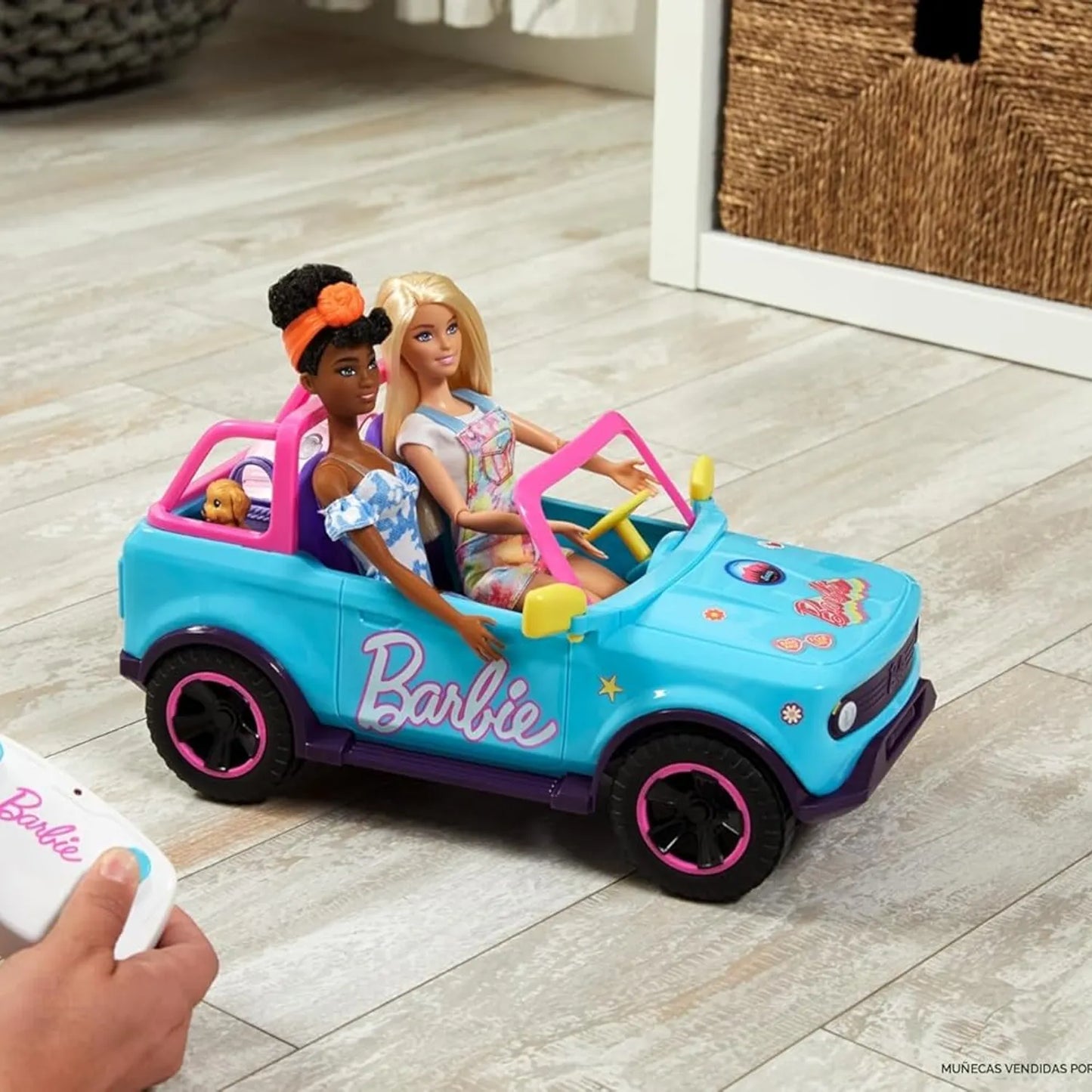 CARRO A CONTROL REMOTO DE BARBIE